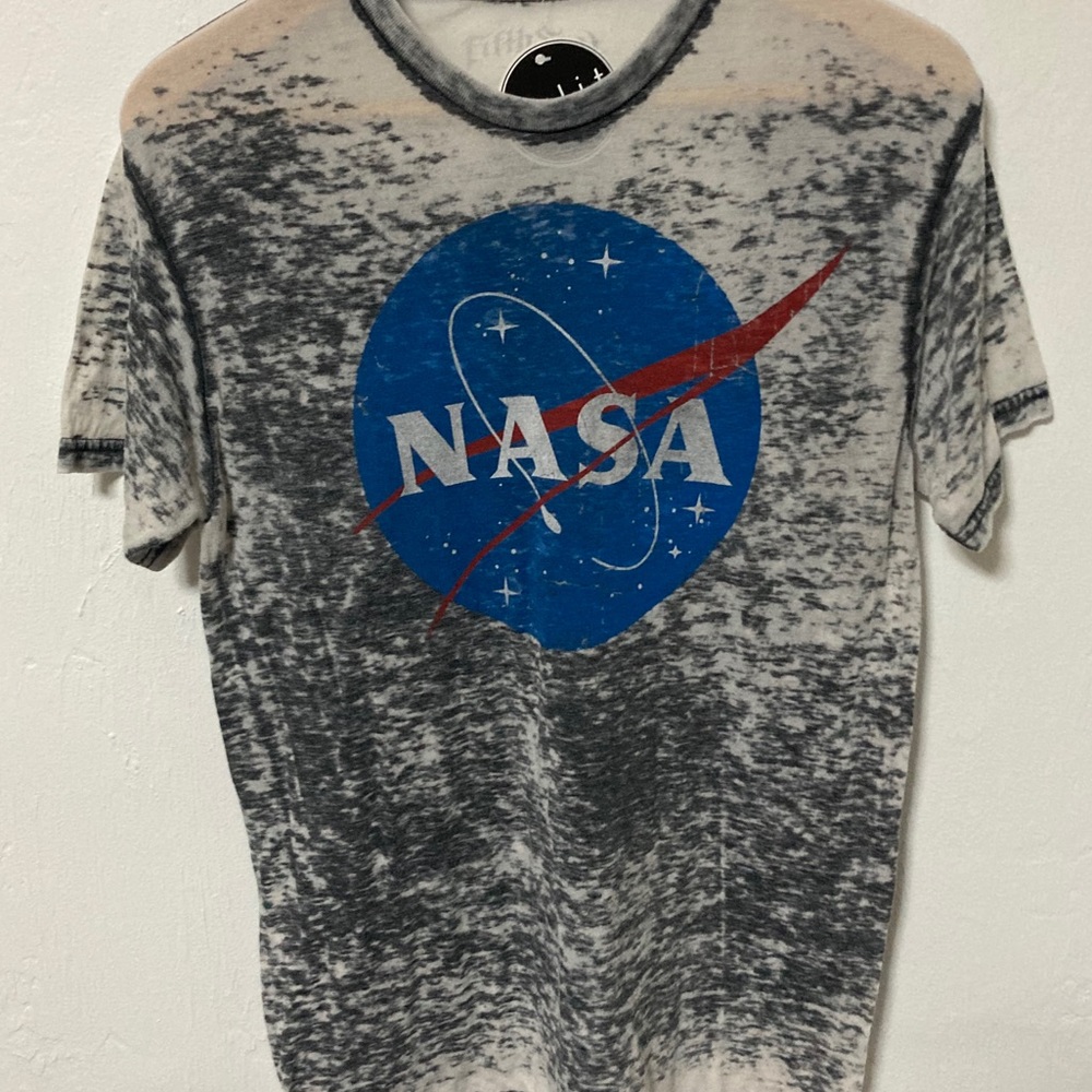 Very cool NASA thin material graphic Tee